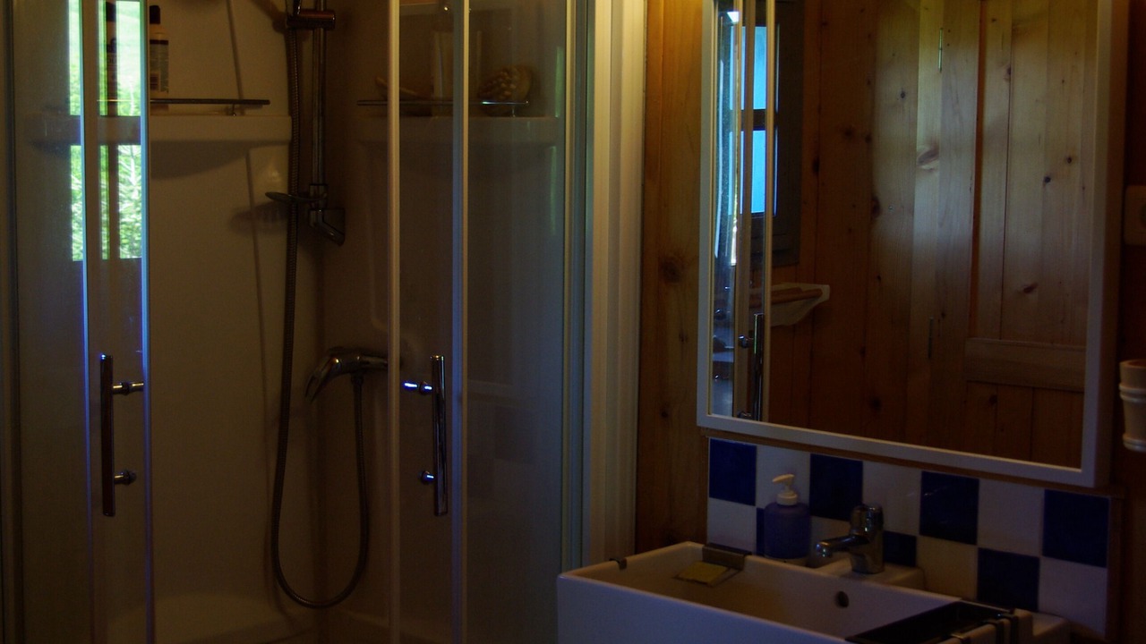 Photo of Bathroom in Campan