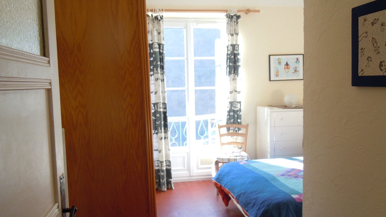 Photo of Bedroom in Castillon