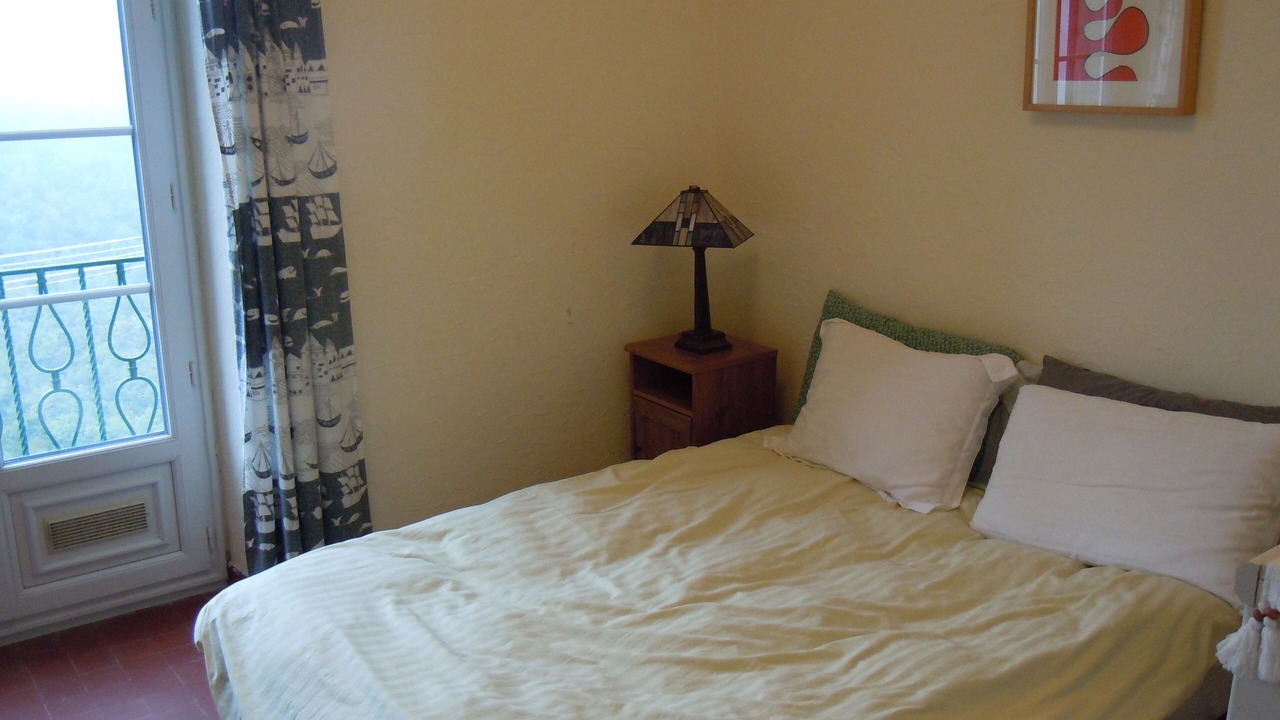 Photo of Bedroom in Castillon