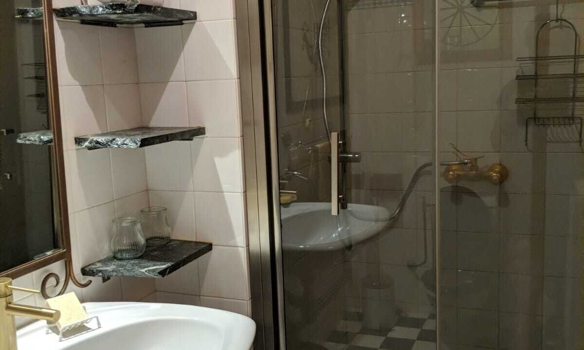 Photo of Bathroom in Peille