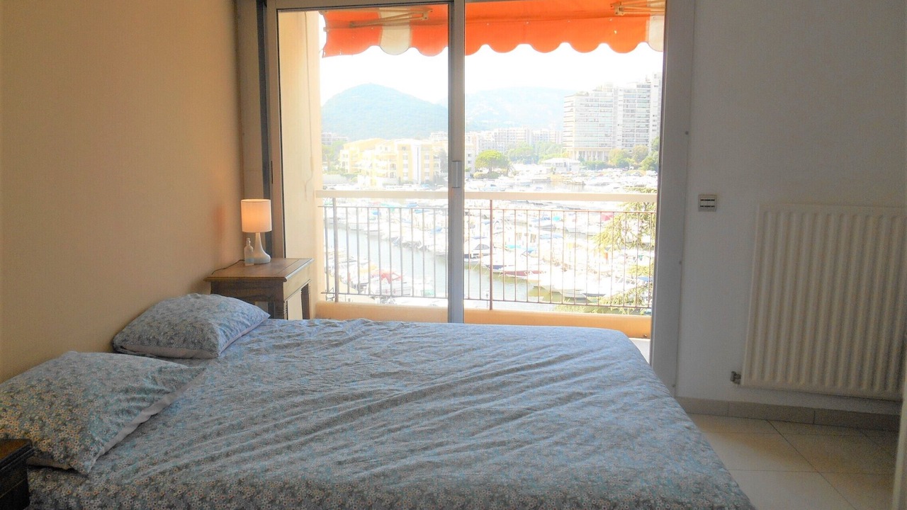 Photo of Bedroom in Mandelieu-La-Napoule