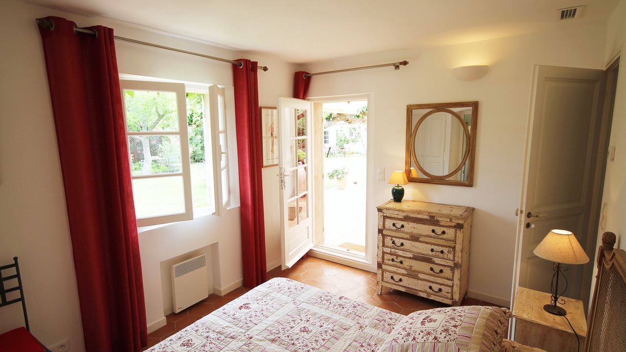 Photo of Bedroom in Saint-Tropez City Centre