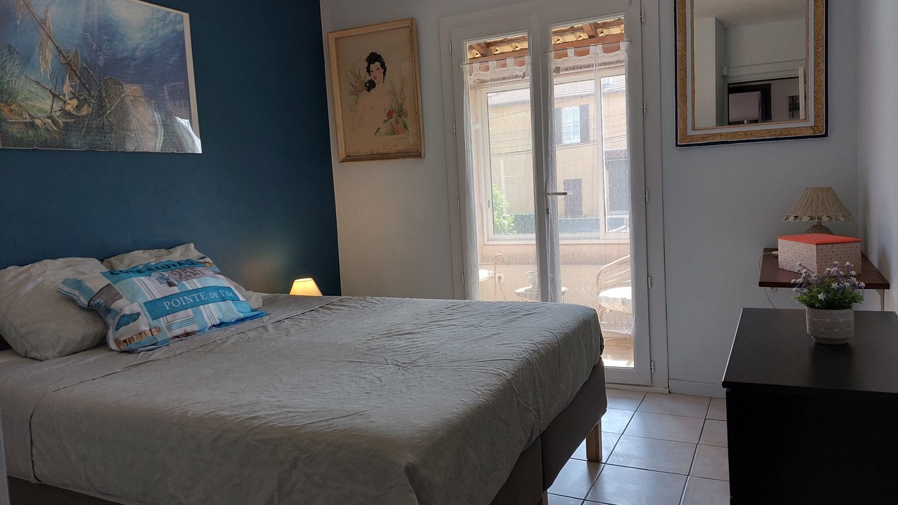 Photo of Bedroom in Mandelieu-La-Napoule
