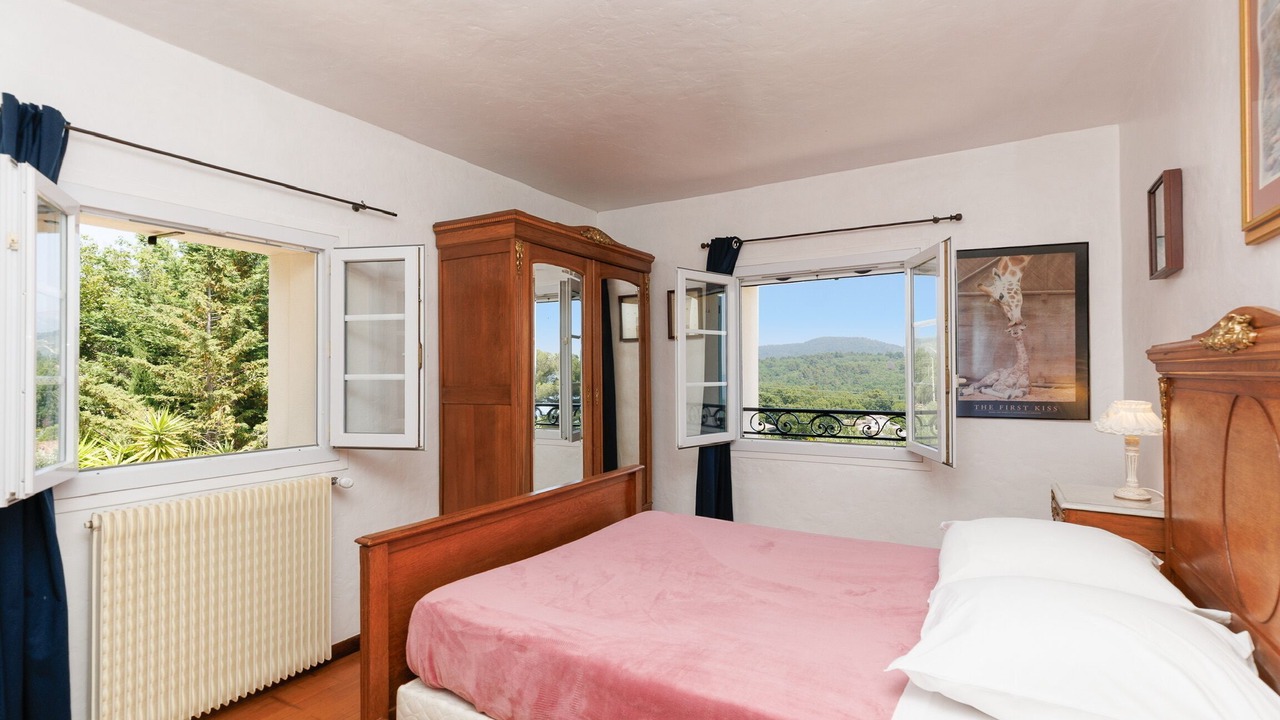 Photo of Bedroom in Saint-Cezaire-sur-Siagne