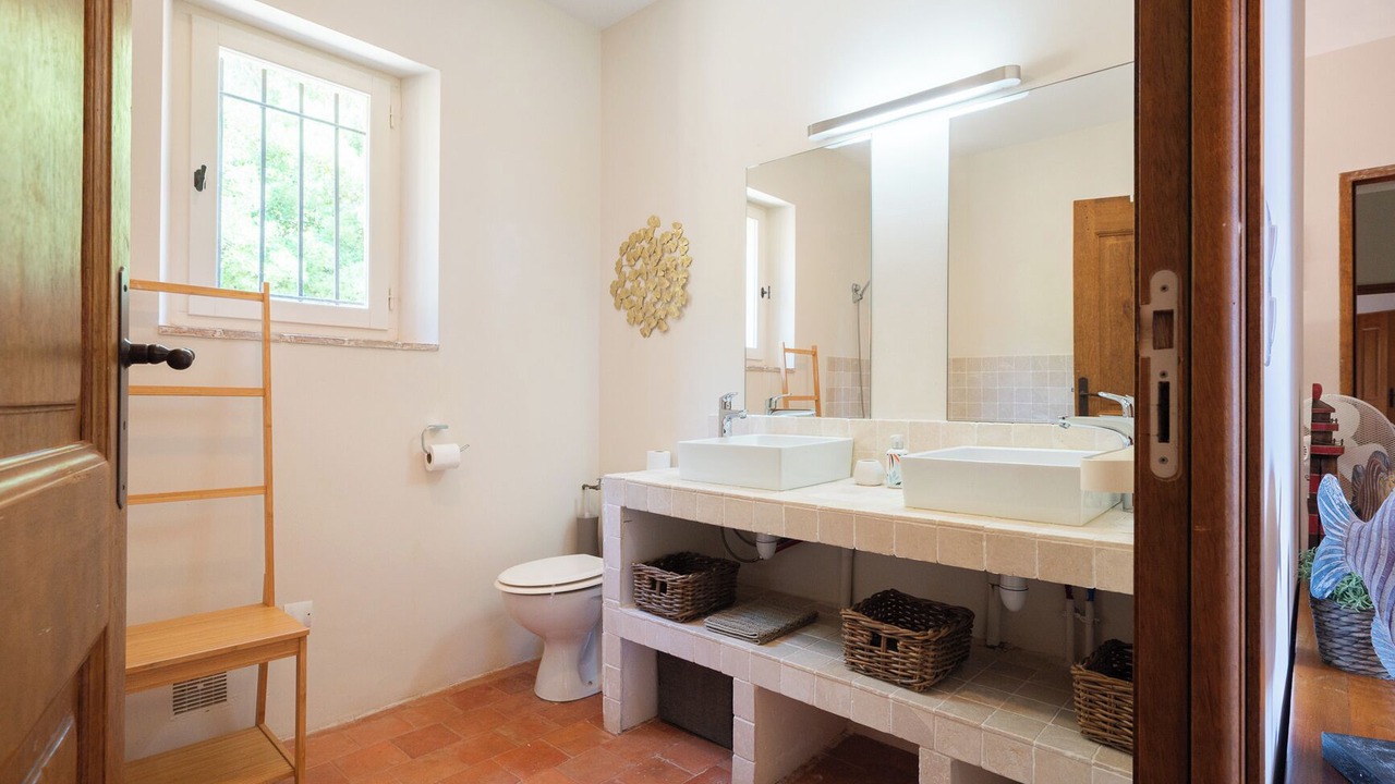 Photo of Bathroom in Ollioules