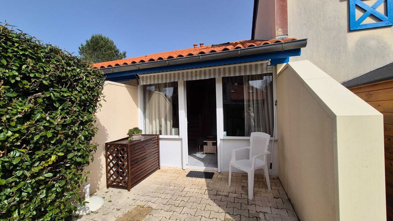 Photo of Patio Balcony in Saint-Julien-en-Born
