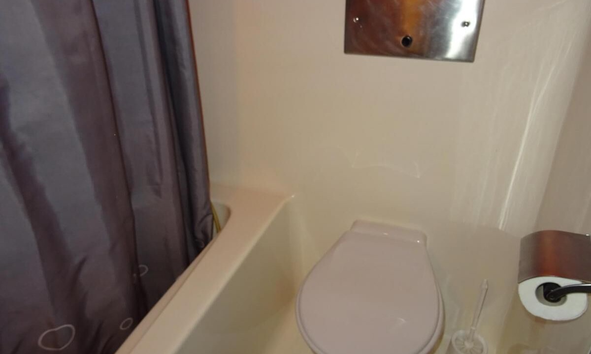 Photo of Bathroom in Arc-1800