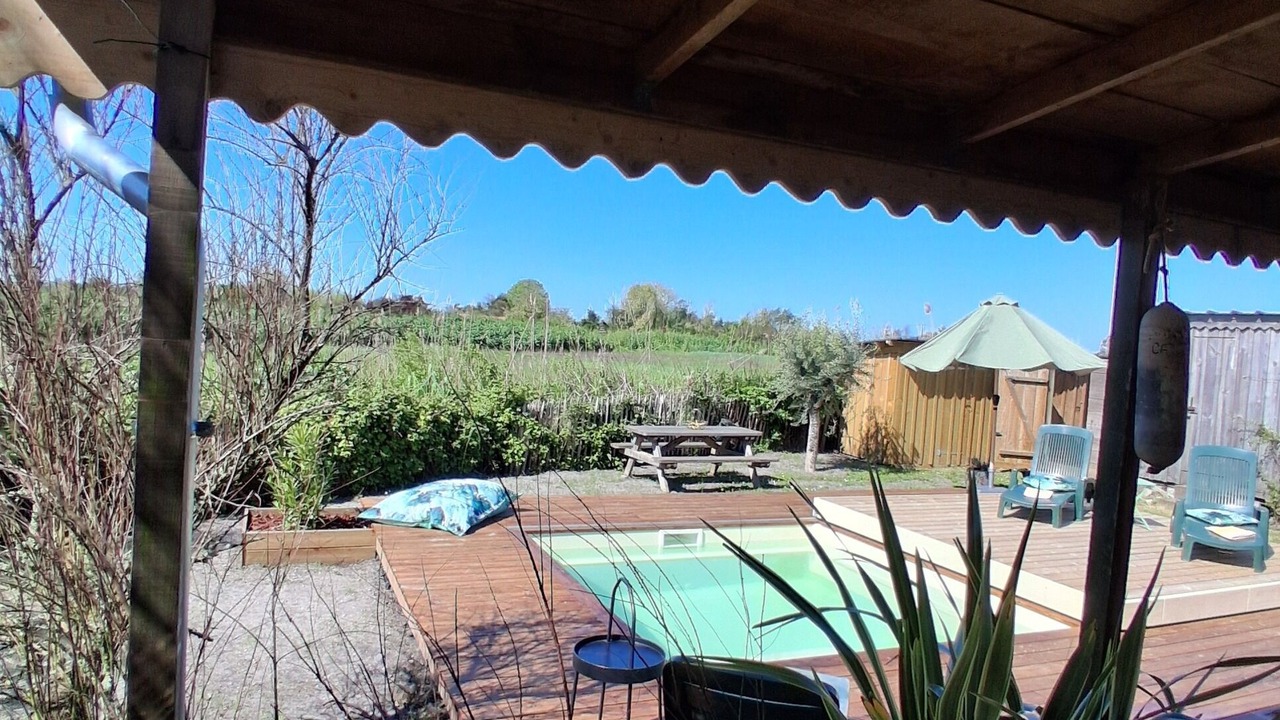 Photo of Patio Balcony in Saint-Vivien-de-Medoc