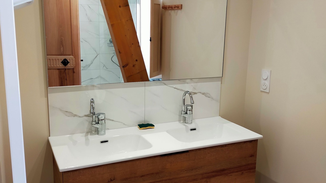 Photo of Bathroom in Saint-Pierre-de-Cole