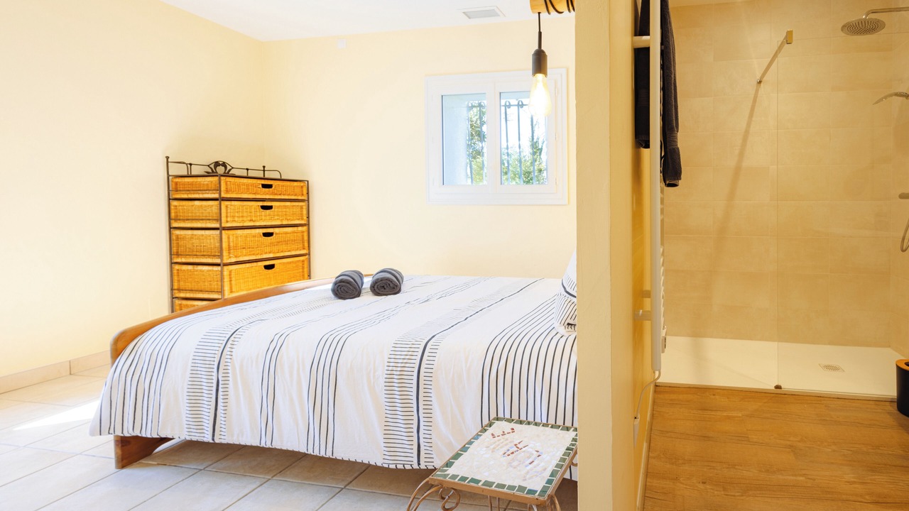 Photo of Bedroom in Narrosse