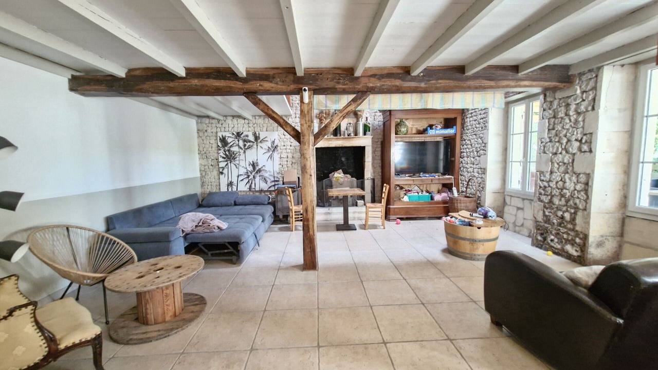 Photo of Livingroom in Criteuil-la-Magdeleine