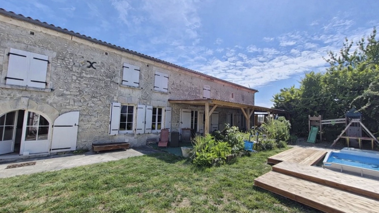 Photo of Patio Balcony in Criteuil-la-Magdeleine