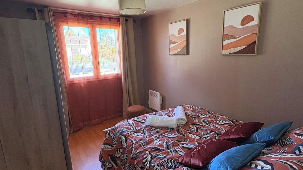 Photo of Bedroom in Cours-de-Pile