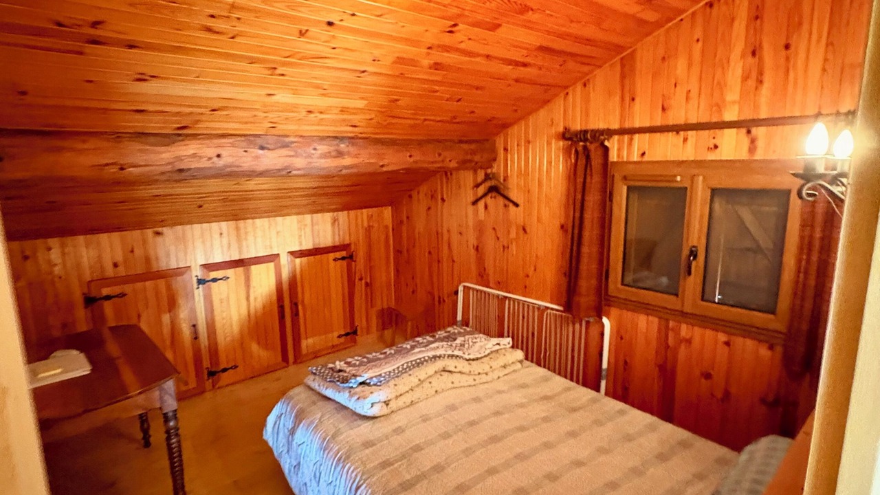 Photo of Bedroom in Albiez-le-Vieux