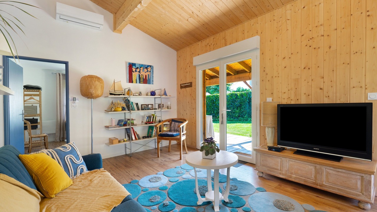 Photo of Livingroom in Corme-Royal
