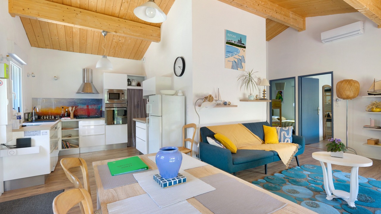Photo of Livingroom in Corme-Royal