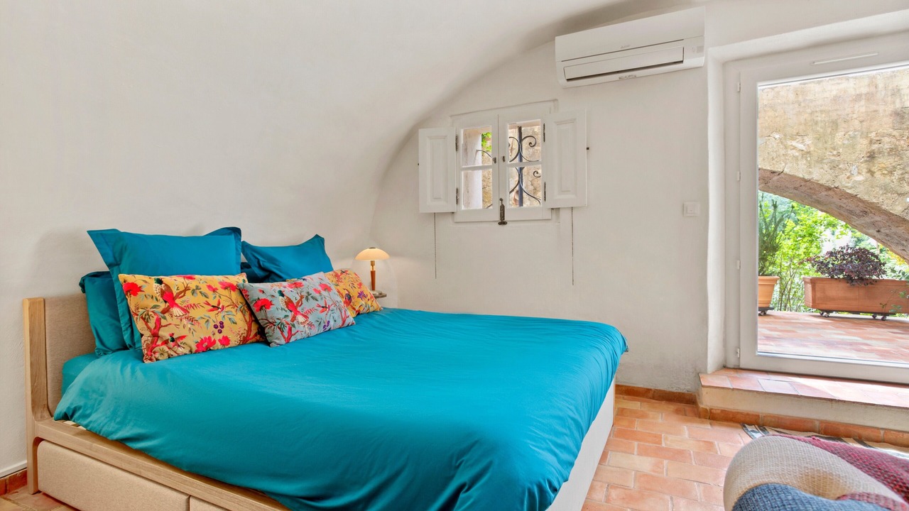 Photo of Bedroom in Meounes-les-Montrieux