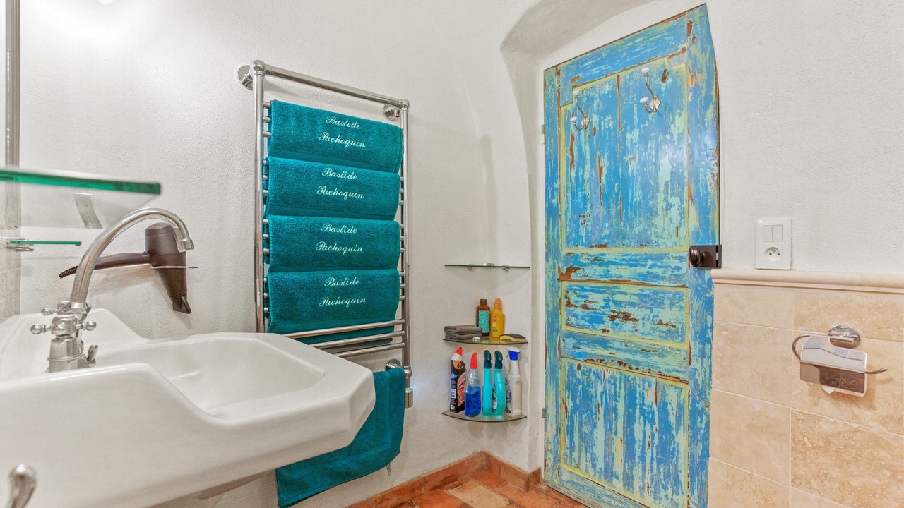 Photo of Bathroom in Meounes-les-Montrieux