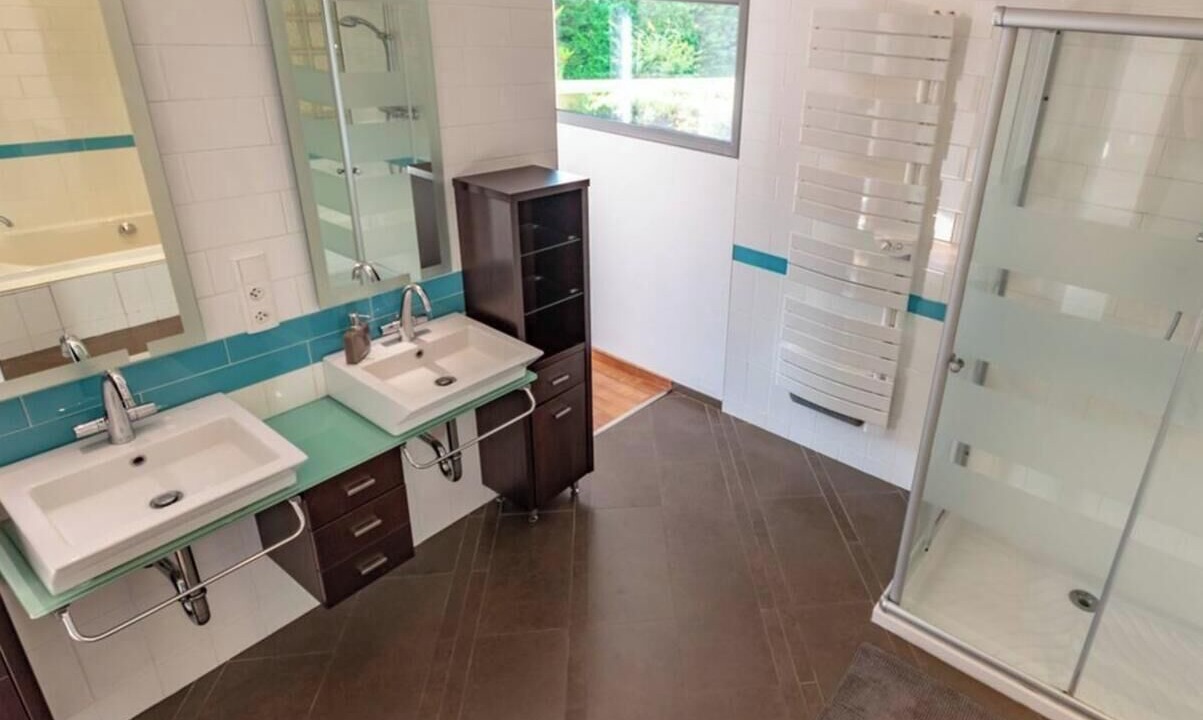 Photo of Bathroom in Veyrier-du-Lac