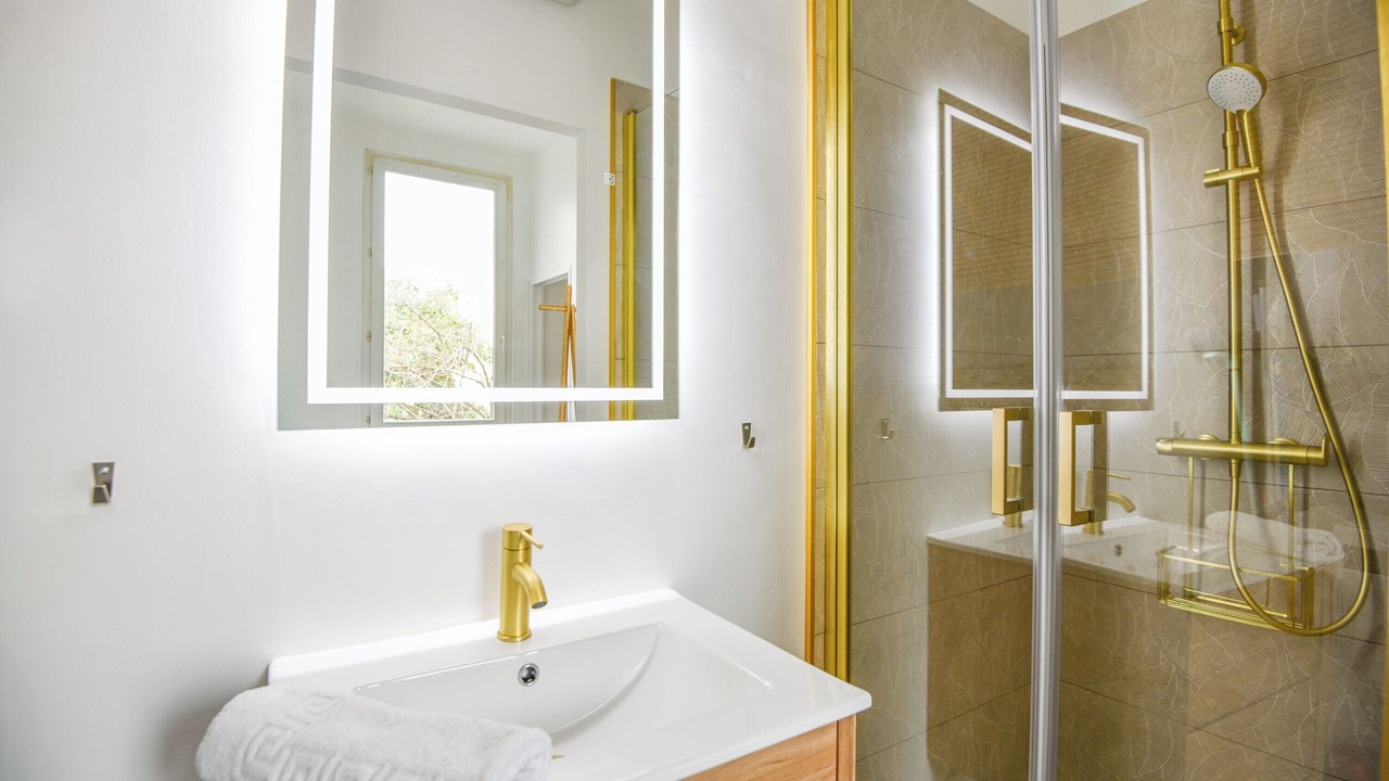 Photo of Bathroom in Saint-Lambert