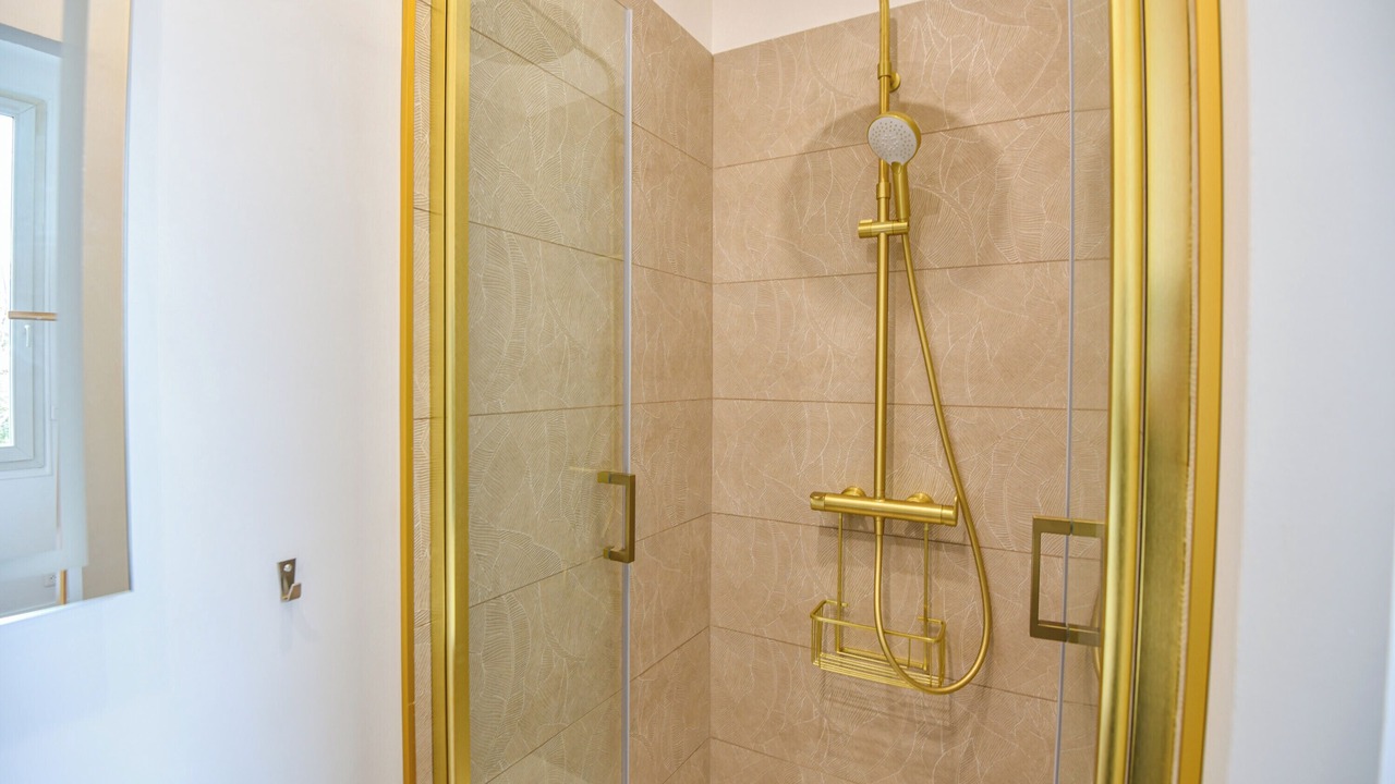 Photo of Bathroom in Saint-Lambert