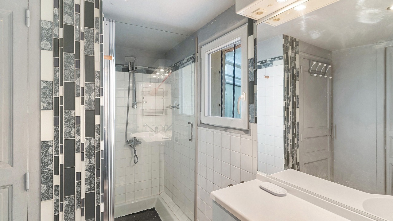 Photo of Bathroom in Le Lardin-Saint-Lazare