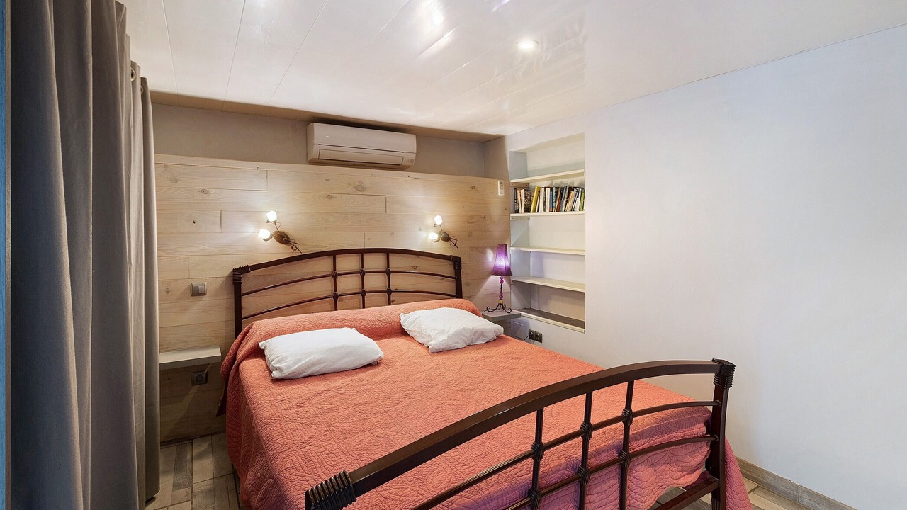 Photo of Bedroom in Le Lardin-Saint-Lazare