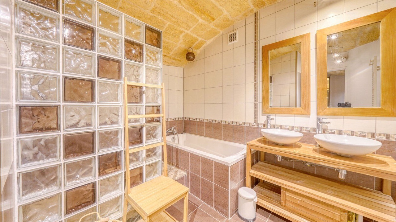 Photo of Bathroom in Hotel de Ville - Quinconces