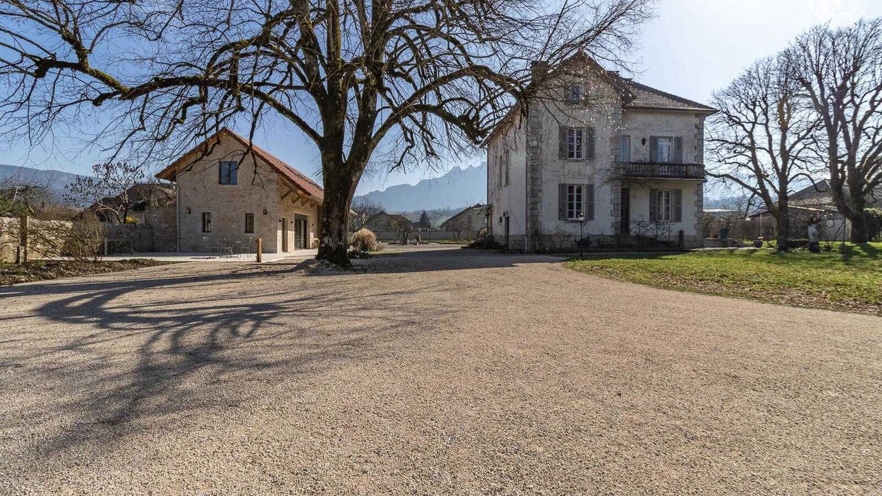 Photo of Outdoor in Yenne