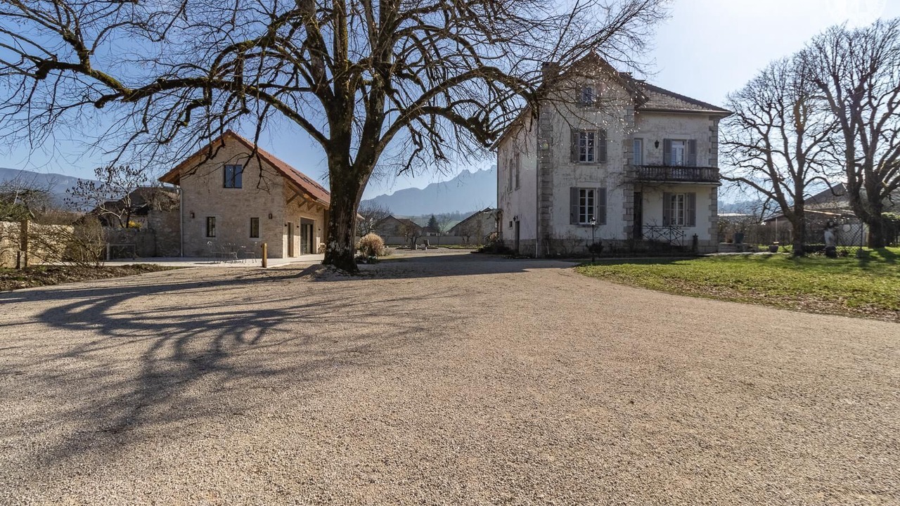 Photo of Outdoor in Yenne