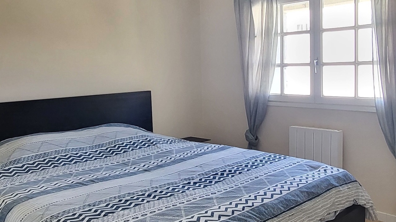 Photo of Bedroom in Creon