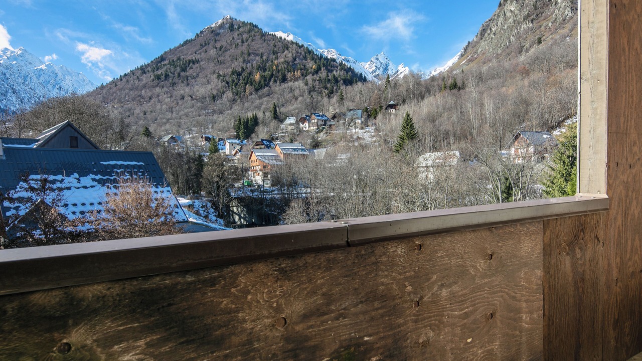 Photo of Patio Balcony in Saint-Colomban-des-Villards