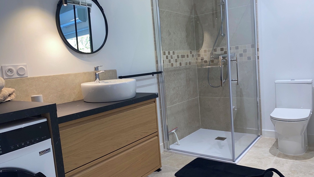 Photo of Bathroom in Leoville