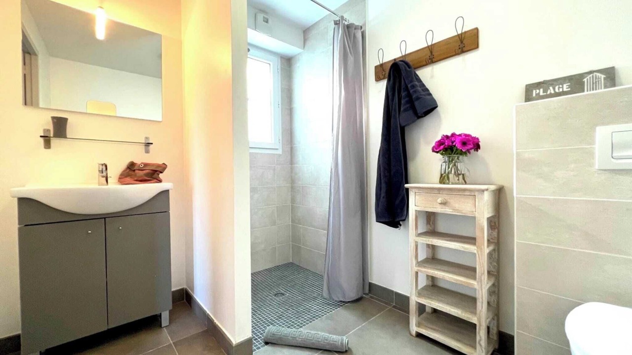 Photo of Bathroom in La Flotte