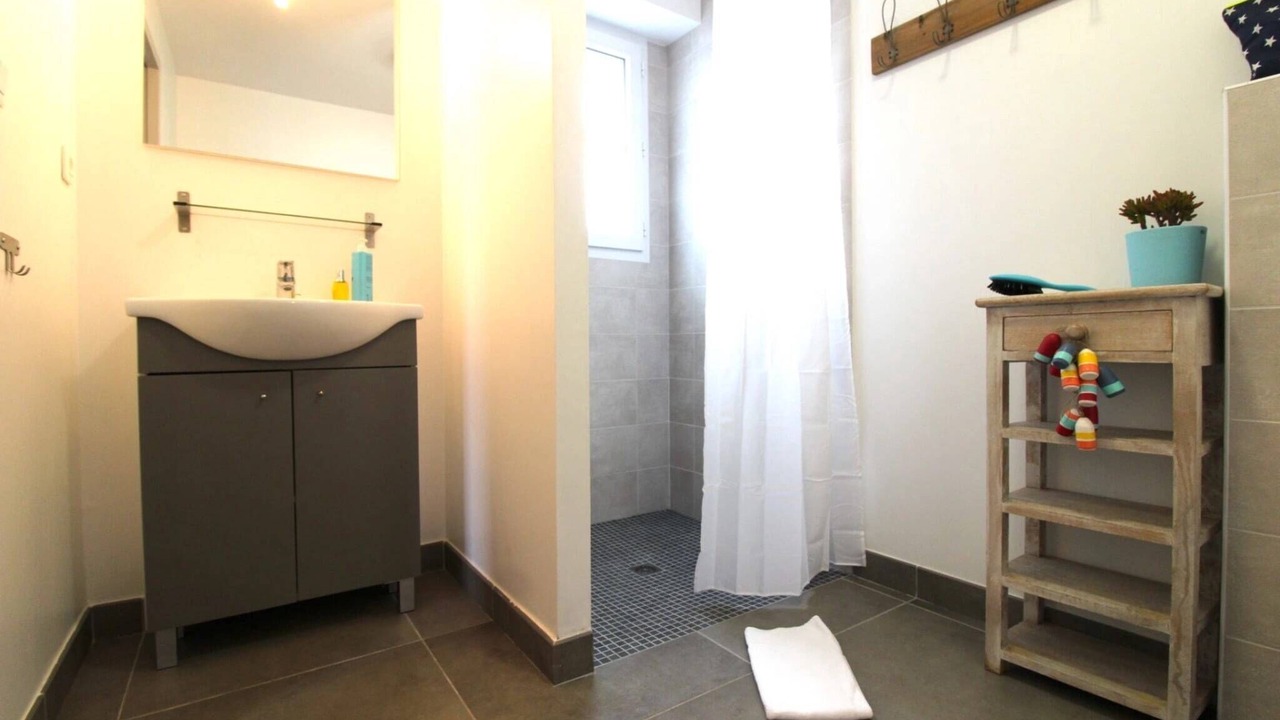 Photo of Bathroom in La Flotte