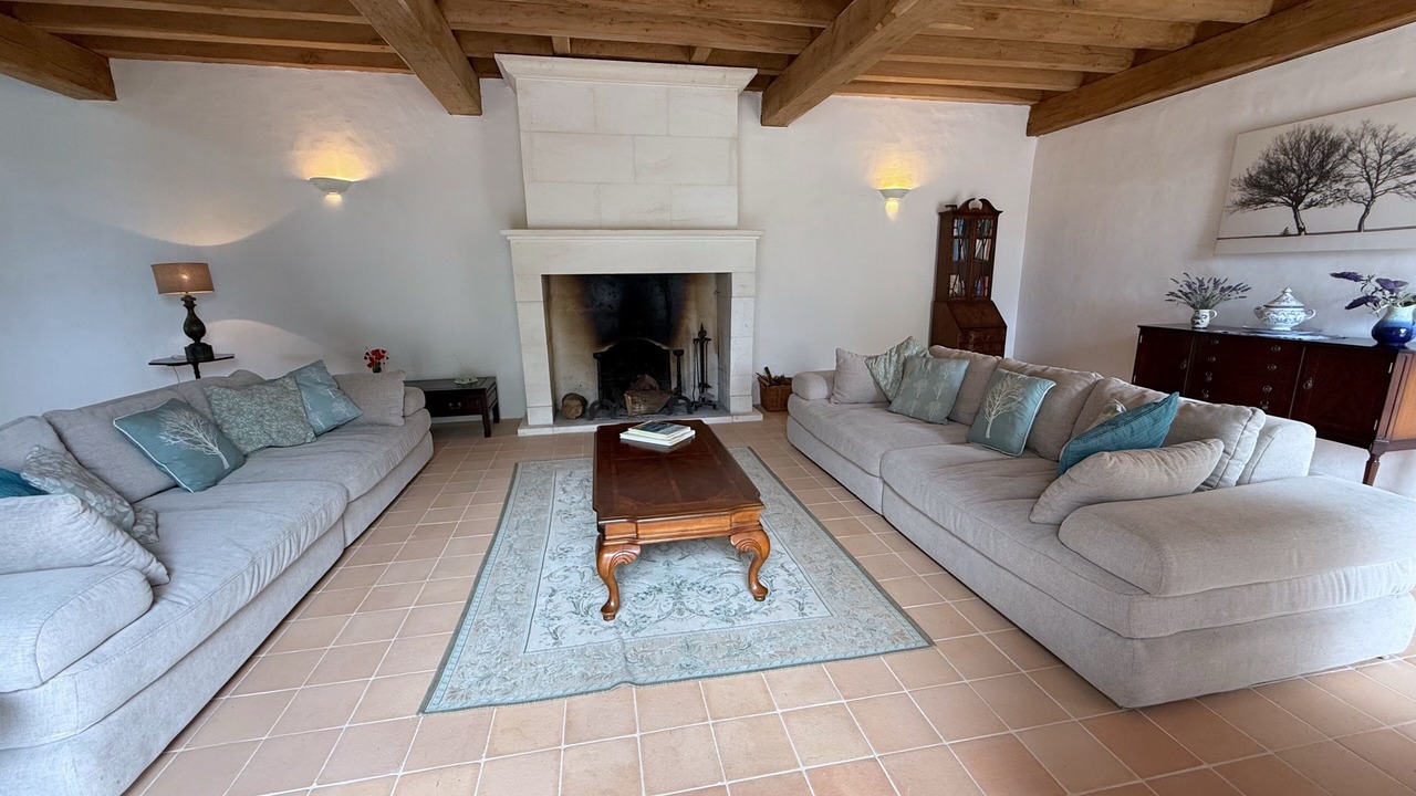 Photo of Livingroom in Bourg-des-Maisons
