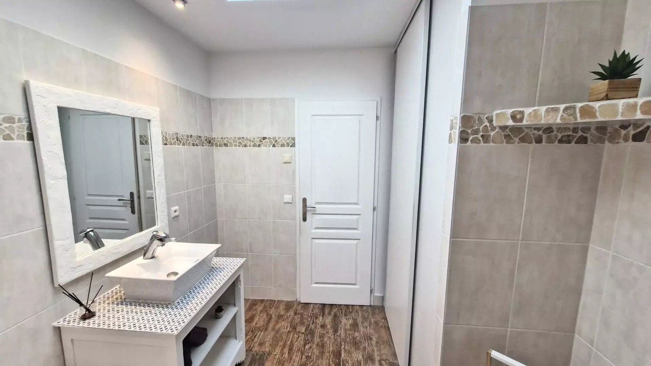 Photo of Bathroom in Vaux-sur-Mer