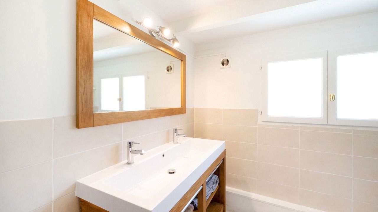 Photo of Bathroom in Garrey