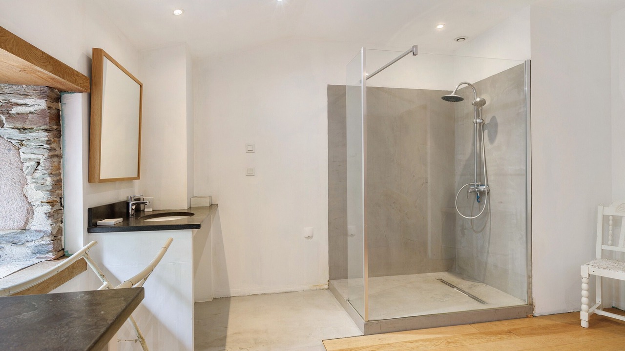 Photo of Bathroom in Saint-Etienne-du-Bois