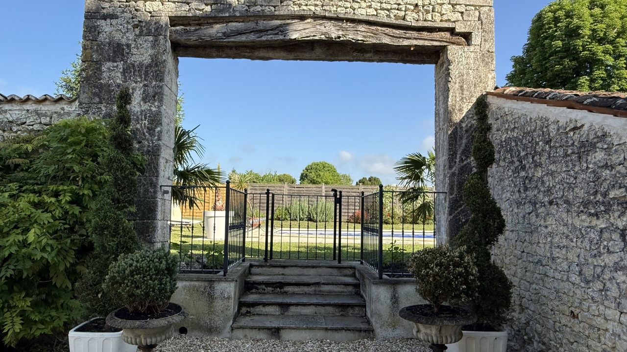 Photo of Outdoor in Saint-Palais-du-Ne