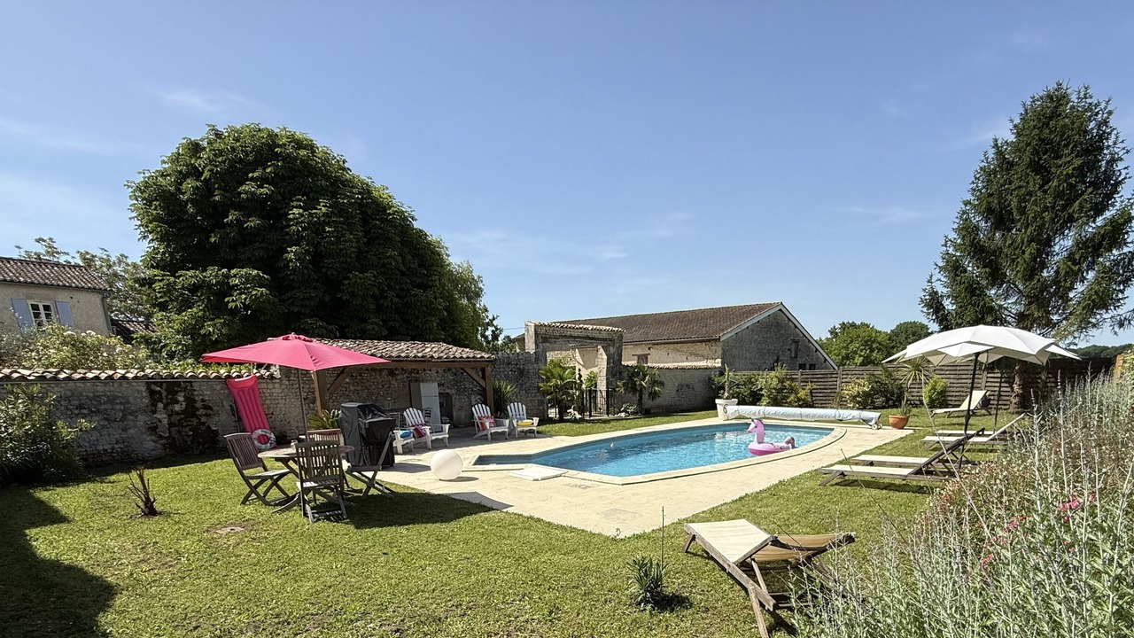 Photo of Outdoor in Saint-Palais-du-Ne