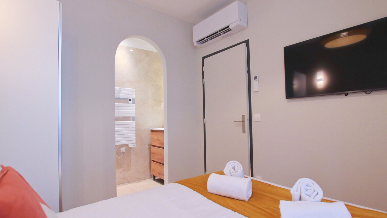 Photo of Bedroom in Hotel de Ville - Quinconces