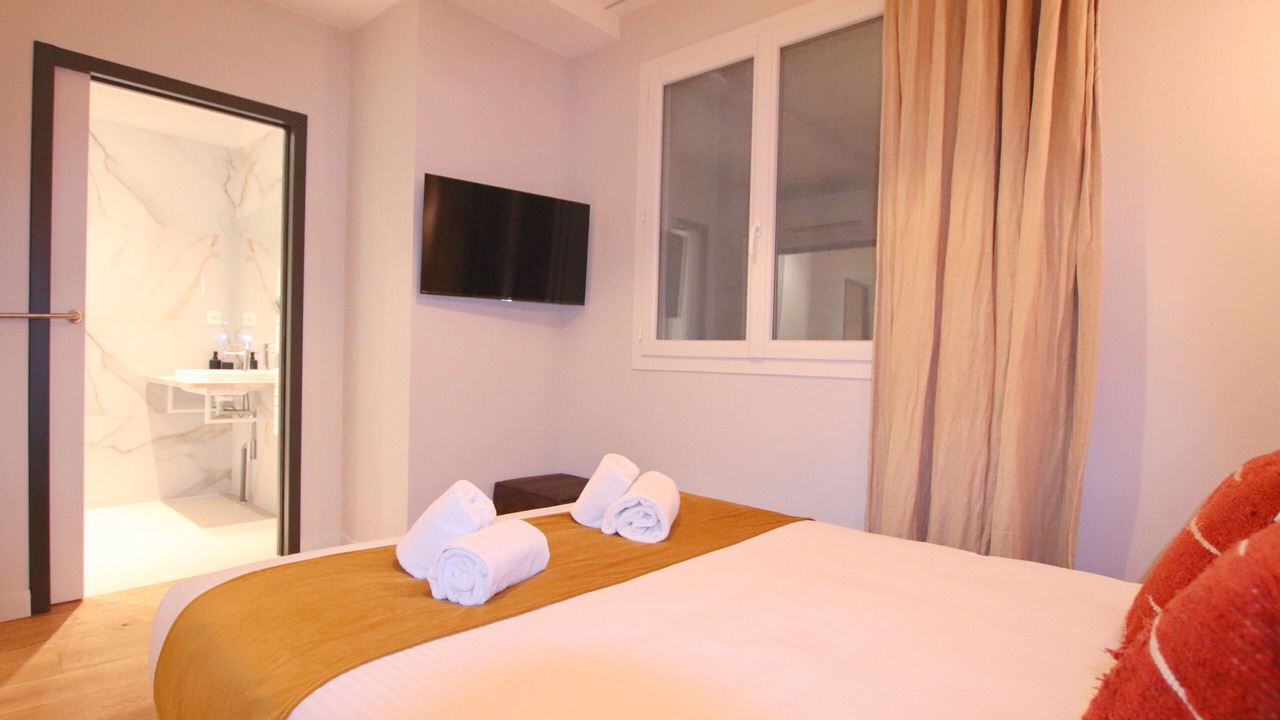 Photo of Bedroom in Hotel de Ville - Quinconces