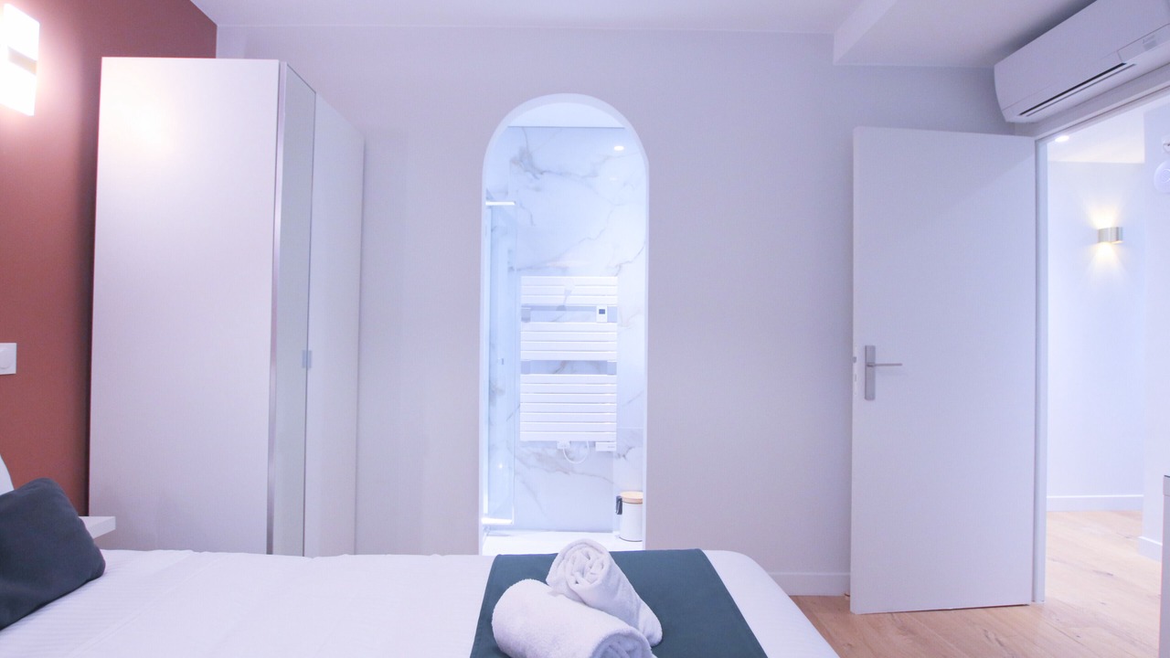 Photo of Bedroom in Hotel de Ville - Quinconces
