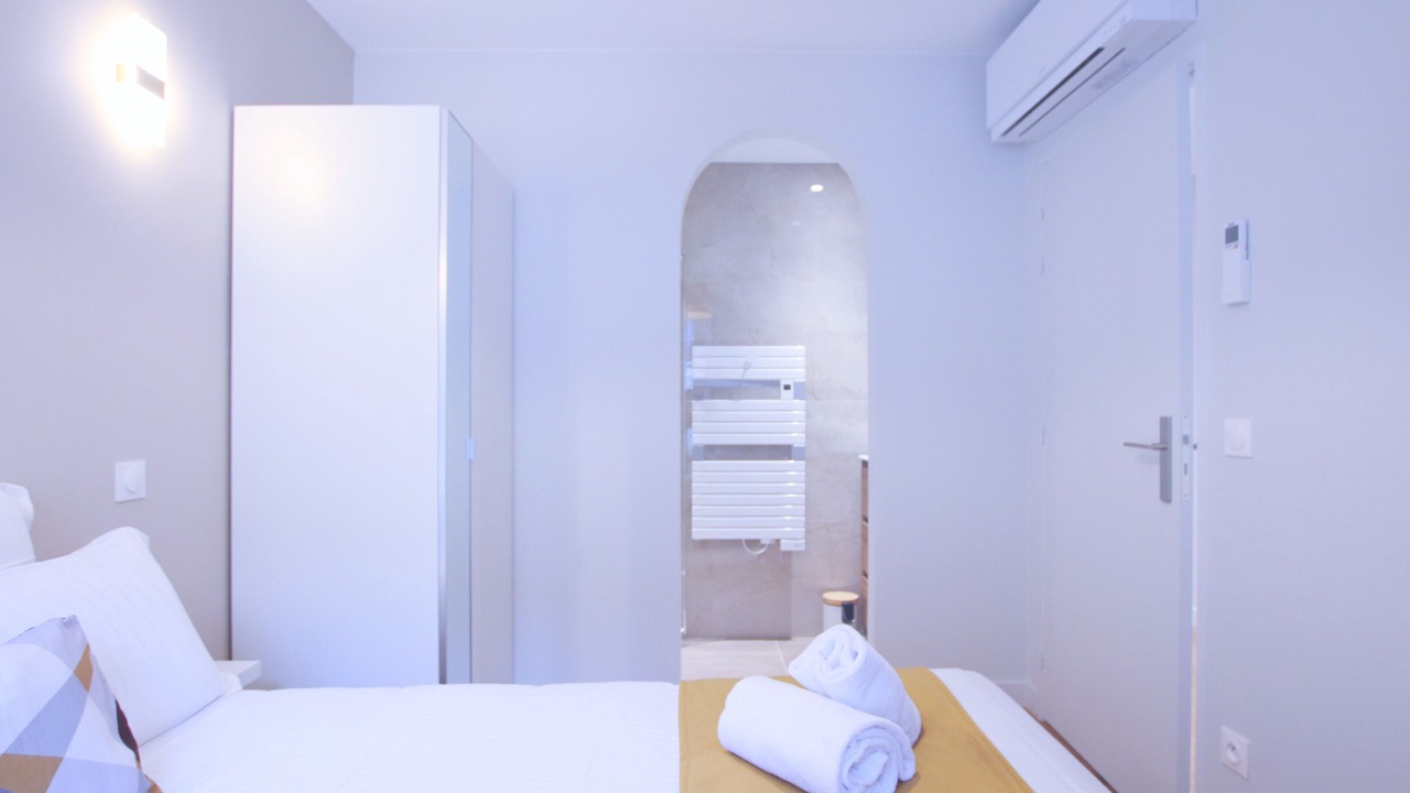 Photo of Bedroom in Hotel de Ville - Quinconces