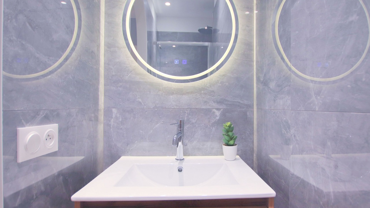 Photo of Bathroom in Hotel de Ville - Quinconces