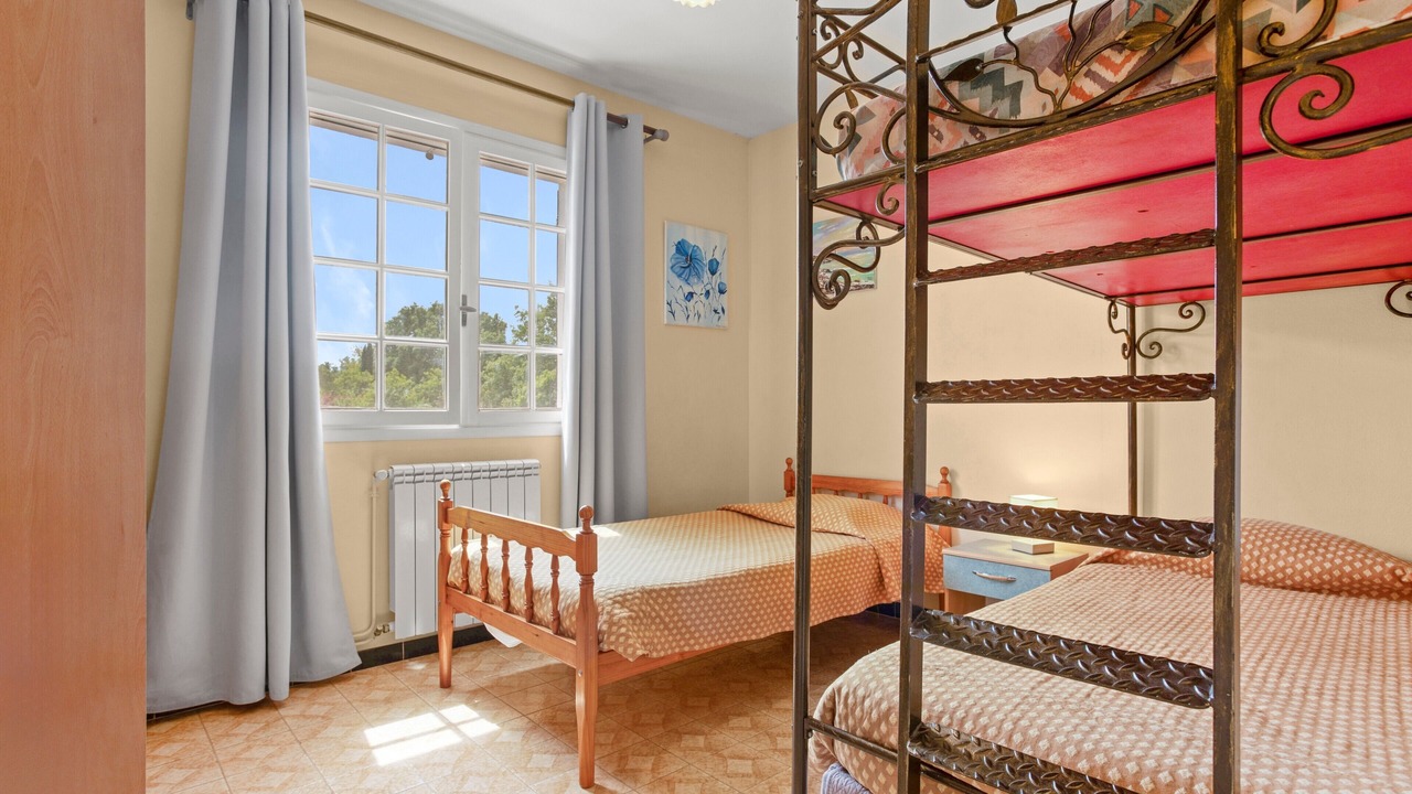 Photo of Bedroom in Meounes-les-Montrieux