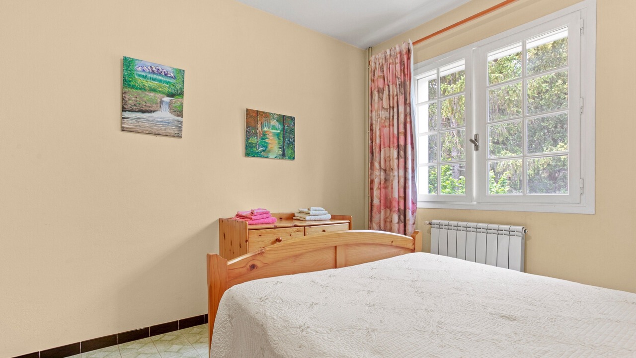 Photo of Bedroom in Meounes-les-Montrieux