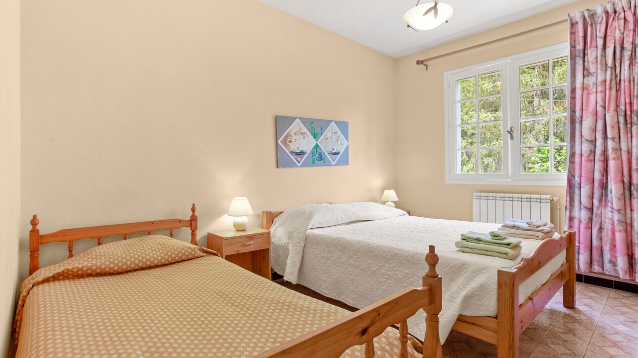Photo of Bedroom in Meounes-les-Montrieux