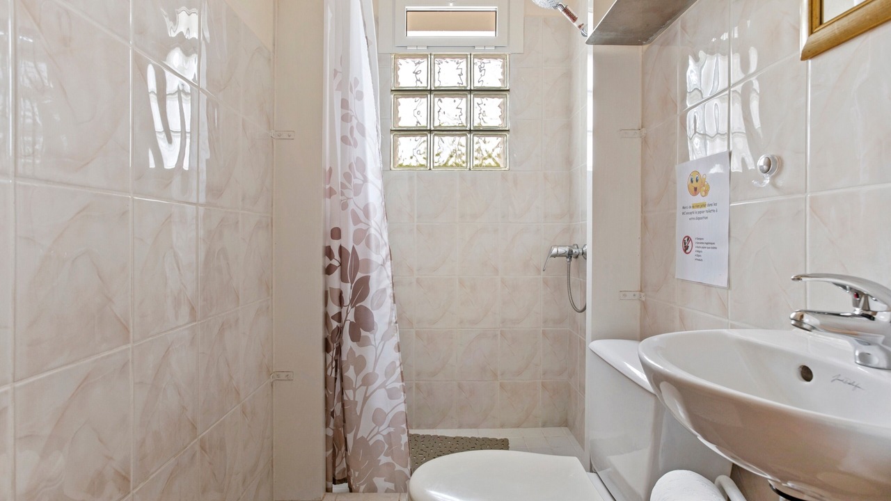 Photo of Bathroom in Meounes-les-Montrieux